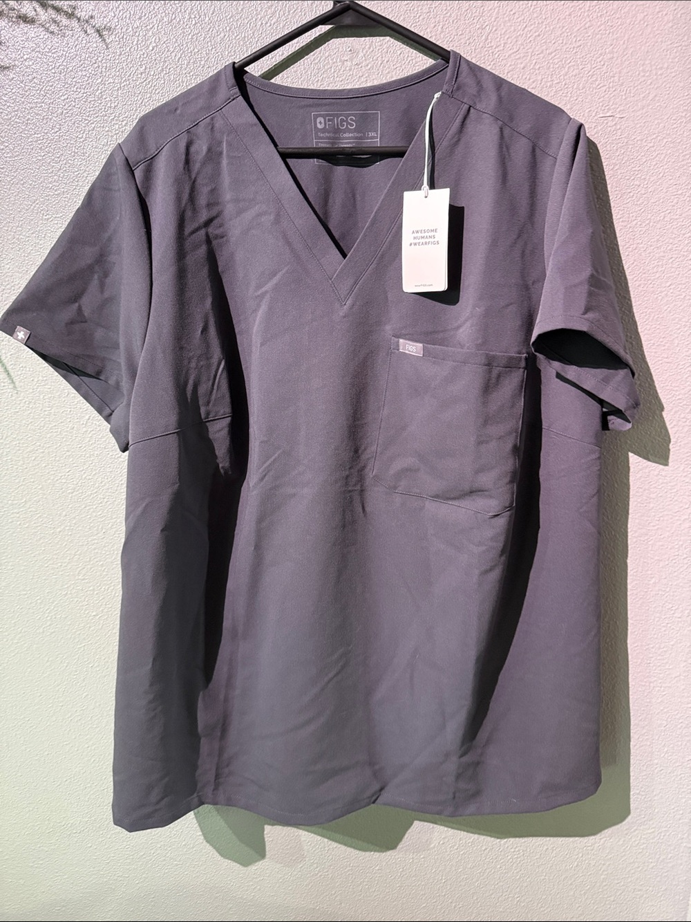 Figs Women’s V neck scrub top brand new. 3XL. Charcoal grey